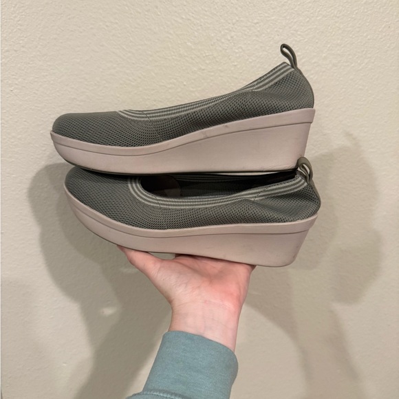 Clarks Textured Gray Slip-On Shoes 8.5 - Picture 5 of 7